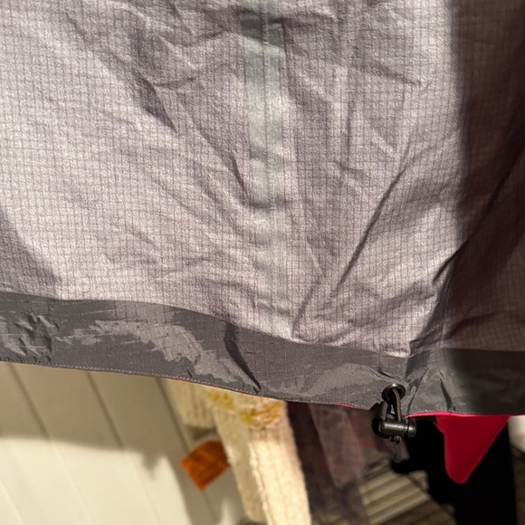 Arc’teryx Women’s Beta LT Jacket – GORE-TEX Pro - Picture 10 of 16